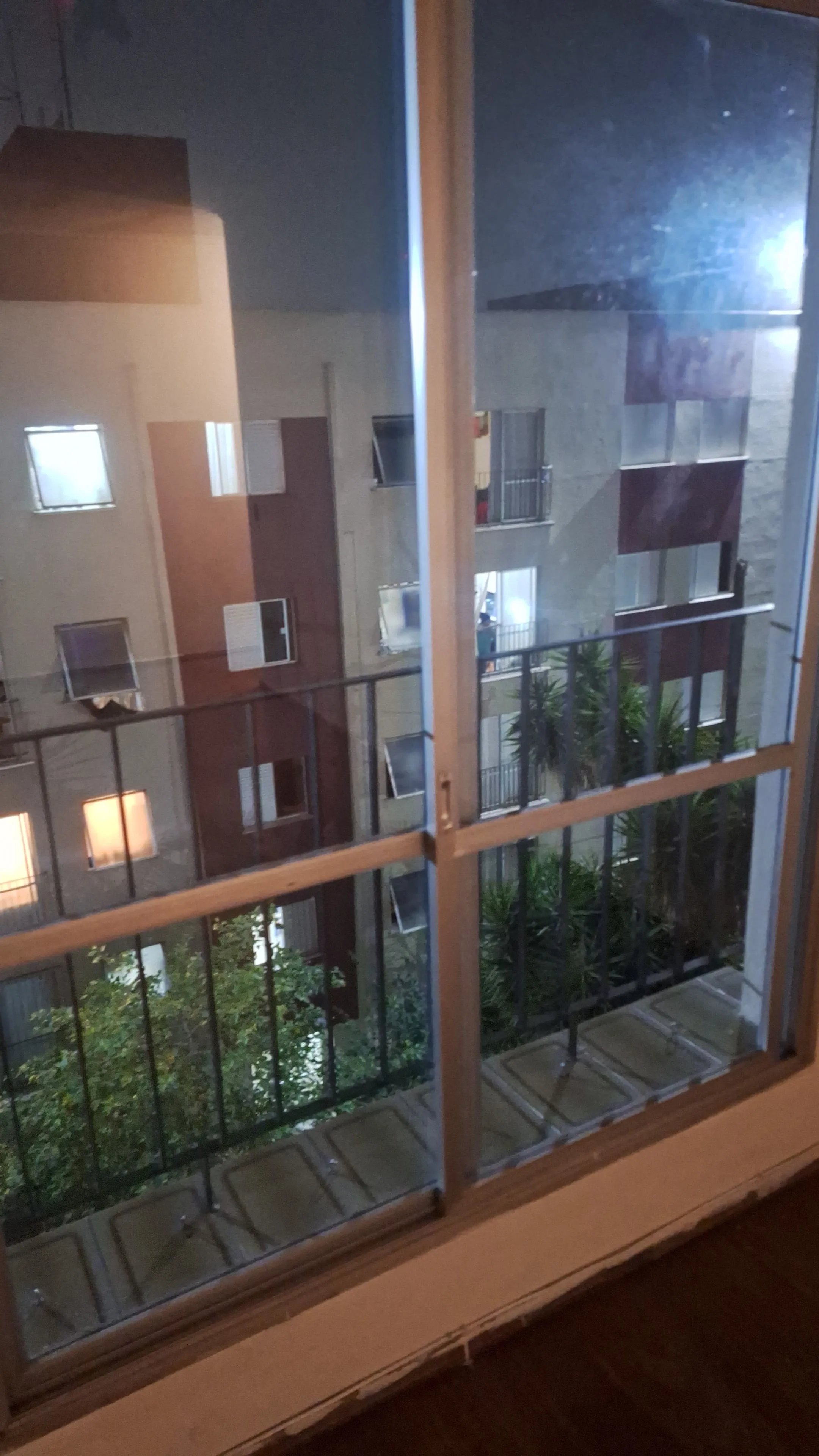 Imagem VENDO APTO DE 02 DORMIRÓRIOS NO CONJUNTO RESIDENCIAL INGAÍ - SP!
