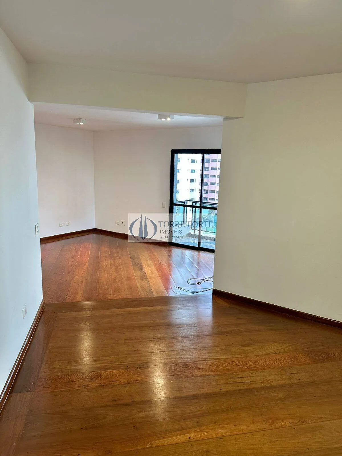 Imagem Excelente apartamento 150 m² 3 dormitórios 1 suíte 2 vagas garagem em Moema