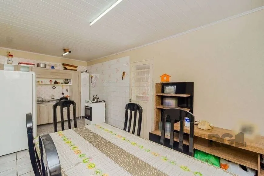 Imagem Excelente casa de 70m² com 3 dormitórios no bairro Sarandi.