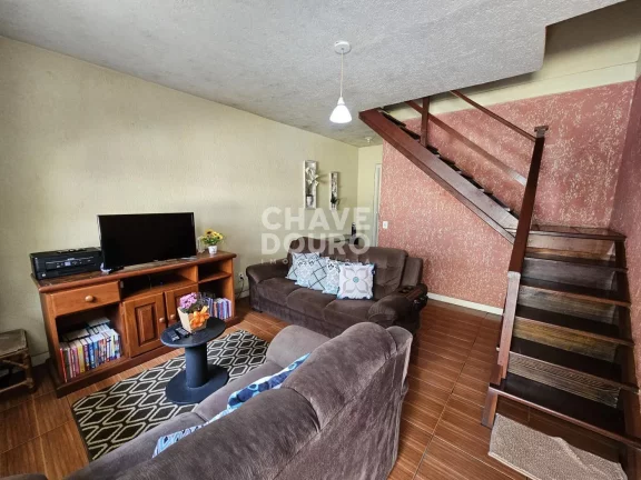Imagem Casa com 2 Quartos (1 com varanda) à venda em Teresópolis!