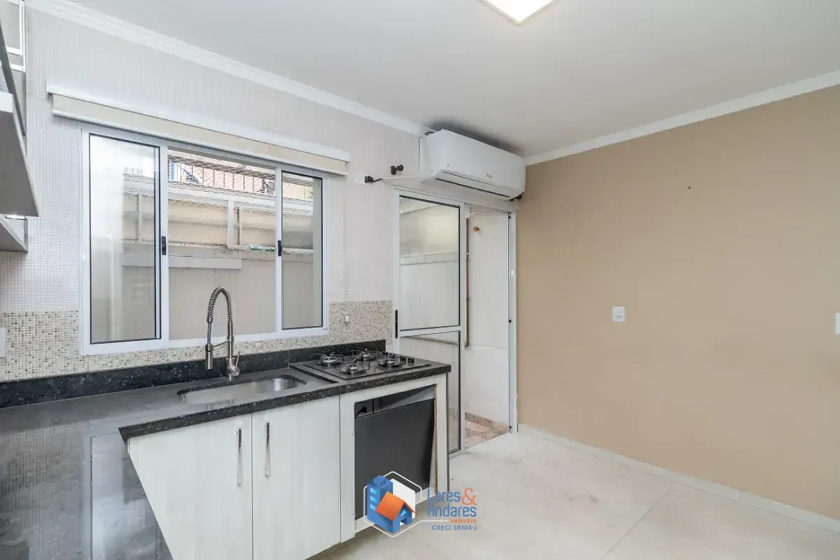 Imagem Casa no condomínio Residencial Erika para venda com 3 quartos, sendo 2 suítes, 100m²