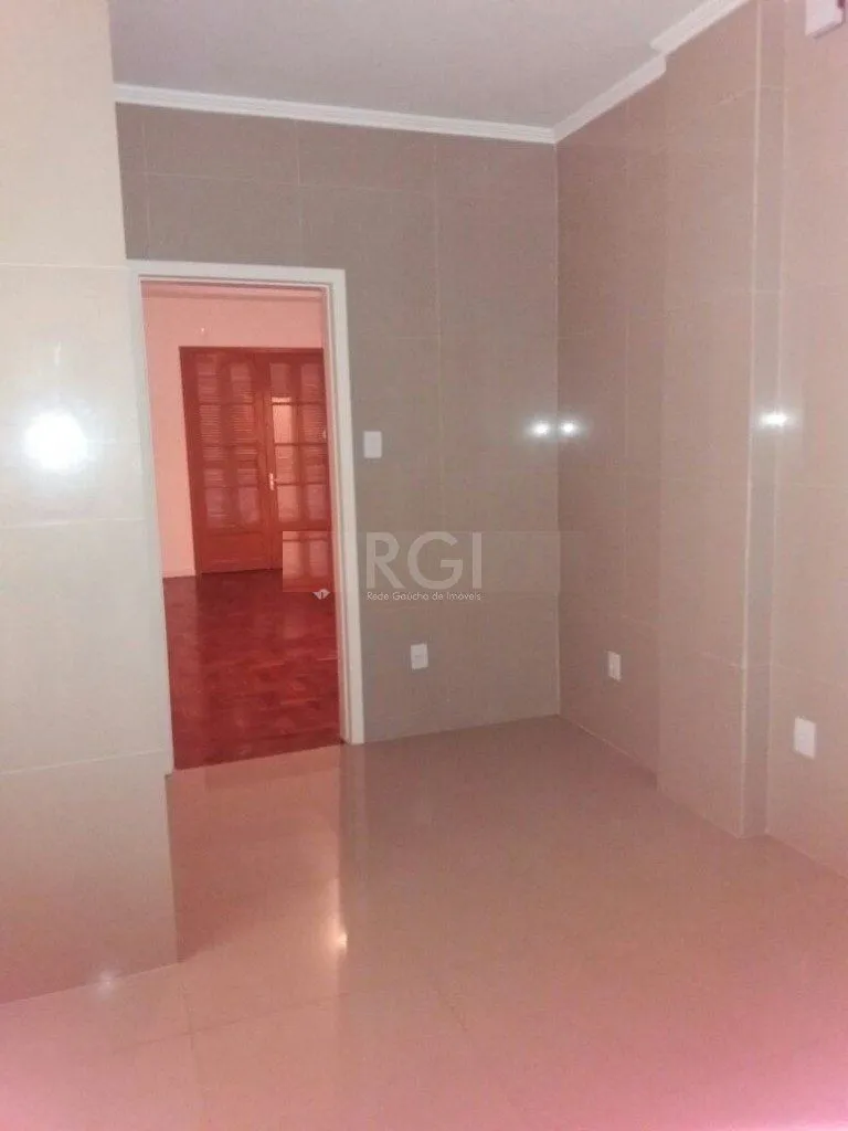 Imagem Apartamento de três dormitórios no bairro Independência em Porto Alegre.