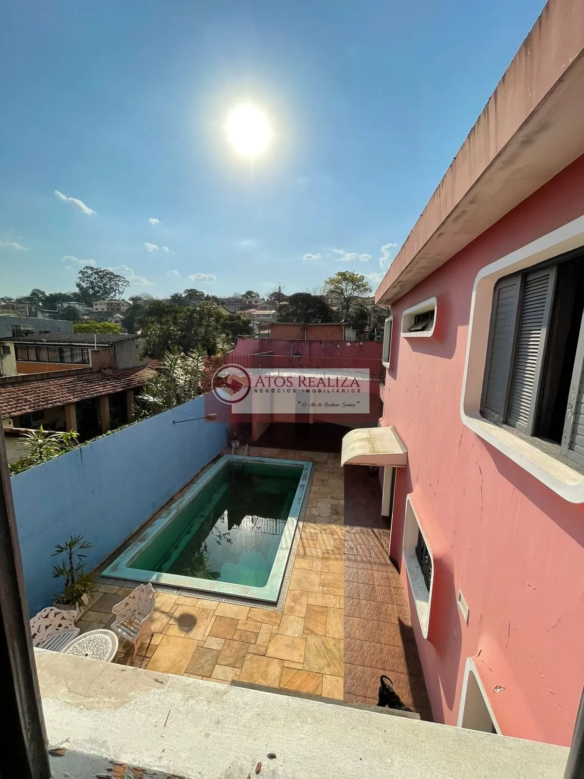 Imagem Casa Alto Padrão a Venda na Cidade Dutrta SP, c/ 4 dormitórios, 2 suítes, 5 vagas de garagem, salão de festas com churrasqueira e Piscina..