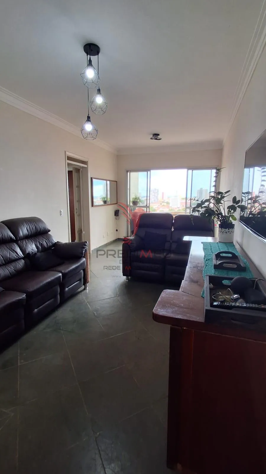 Imagem Vendo Apartamento Espaçoso na Vila Monteiro com 2 banheiros e garagem coberta