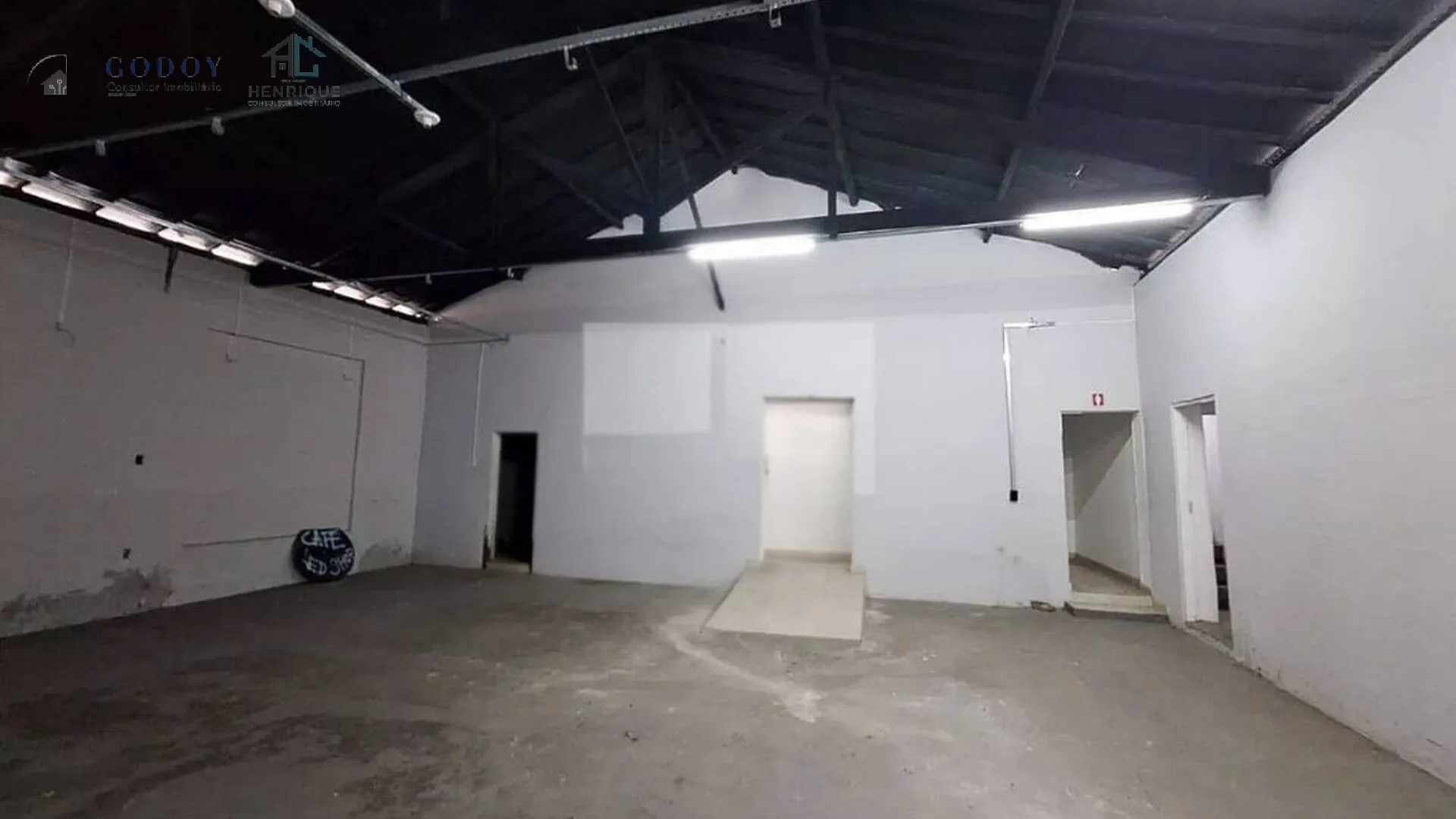 Imagem Ponto Comercial / Galpão para Locação - Pindamonhangaba