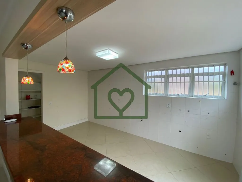 Imagem Casa no bairro Chácara das Pedras com 4 dormitórios, sendo duas suítes, escritório, banheiro soc...