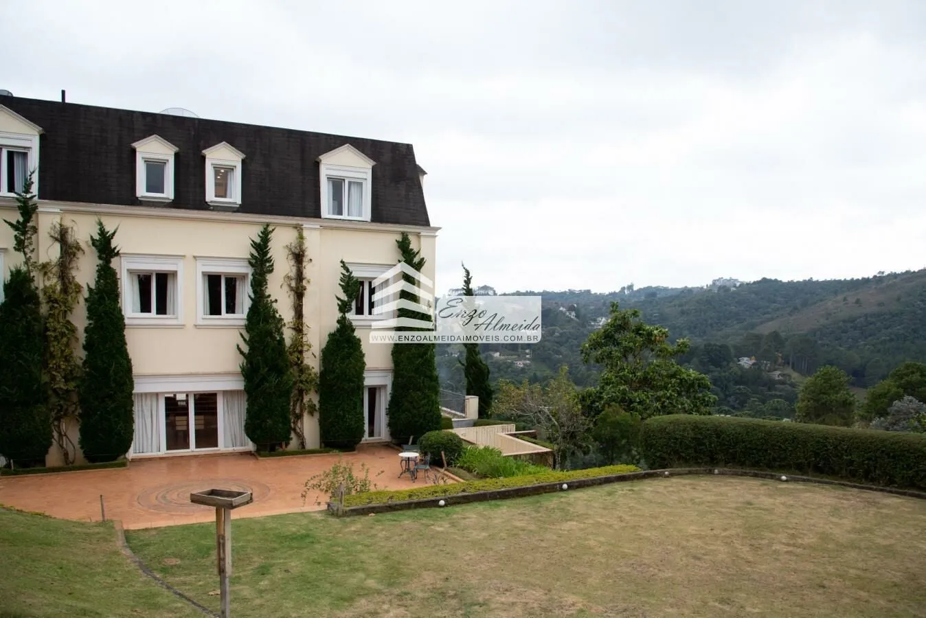 Foto do imóvel Casa à venda em Campos do Jordão/SP em Dr. Diogo de Toledo Lara, 185 - Vila Paulista, Campos do Jordão - SP