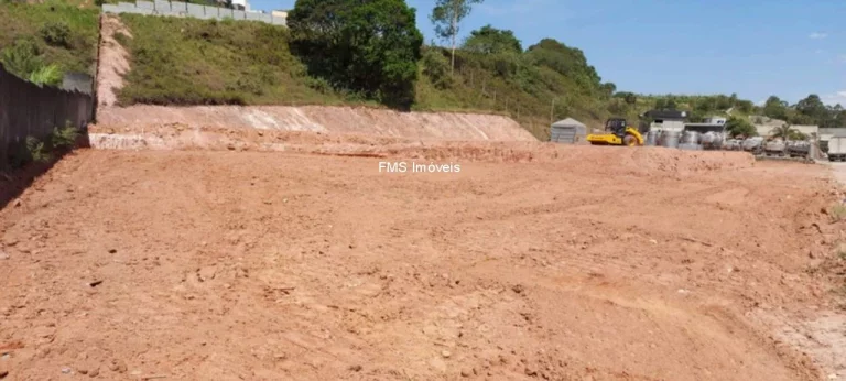 Imagem Galpão com 2000m² para locação em Itapecerica da Serra.