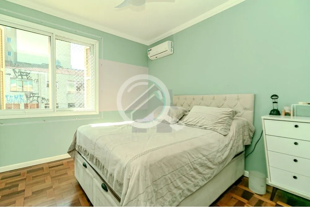 Imagem Descubra o charme deste aconchegante apartamento localizado na vibrante Cidade Baixa, um dos bairros...