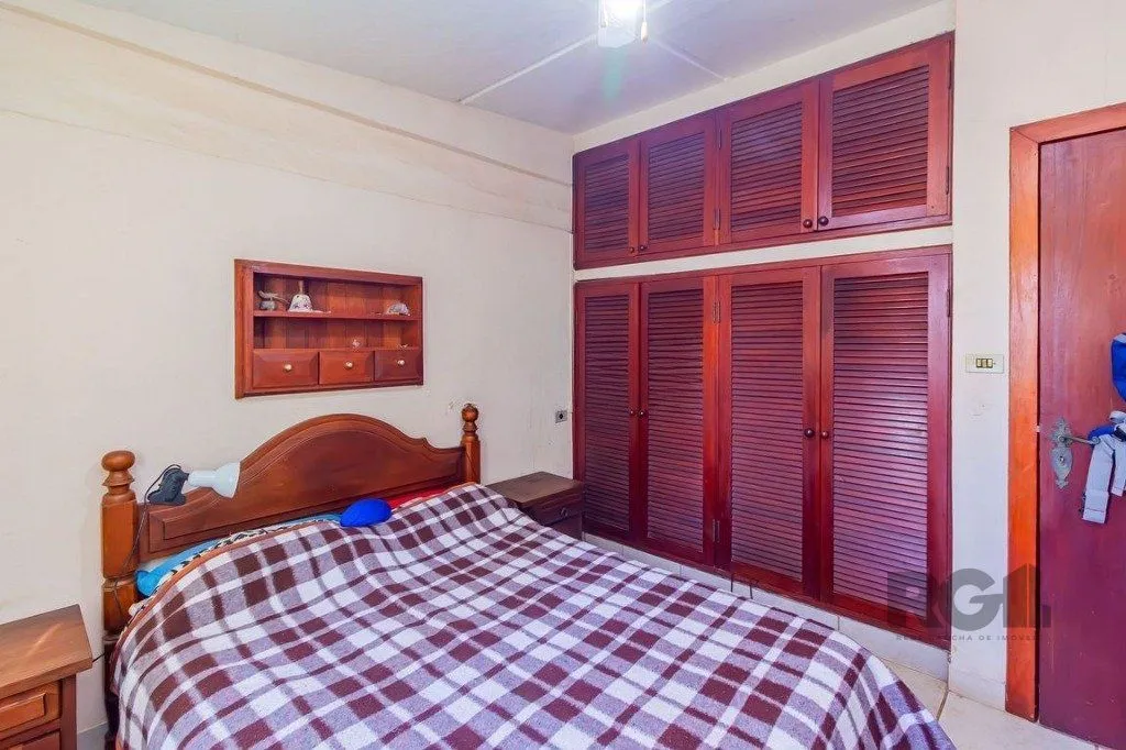 Imagem Casa de 4 dormitórios no bairro Belém Novo