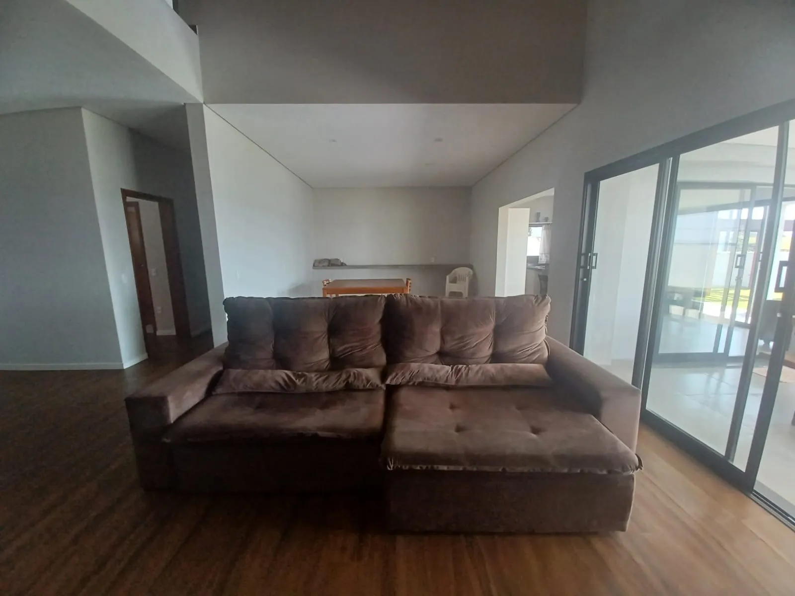 Imagem Casa de 350,00m² Construído Localizada no Condomínio Residencial Village Ipanema I!