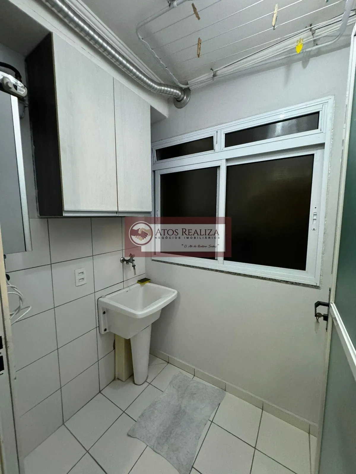 Imagem Imóvel aconchegante para alugar com 2 quartos e 1 banheiro no total. Este imóvel está bem equipado, é ideal para quem procura conforto e comodidade. O condomínio é bem equipado com diversas instalações, apropriado para quem busca lazer sem sair de casa e 