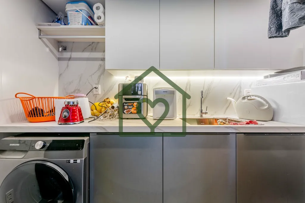 Imagem Viva com sofisticação em um dos bairros mais nobres de Porto Alegre. Este apartamento garden de 20...