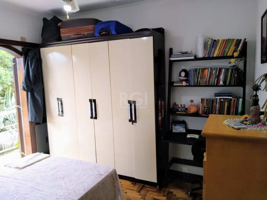 Imagem Casa para Venda - 240m², 3 dormitórios, 3 vagas - Teresópolis