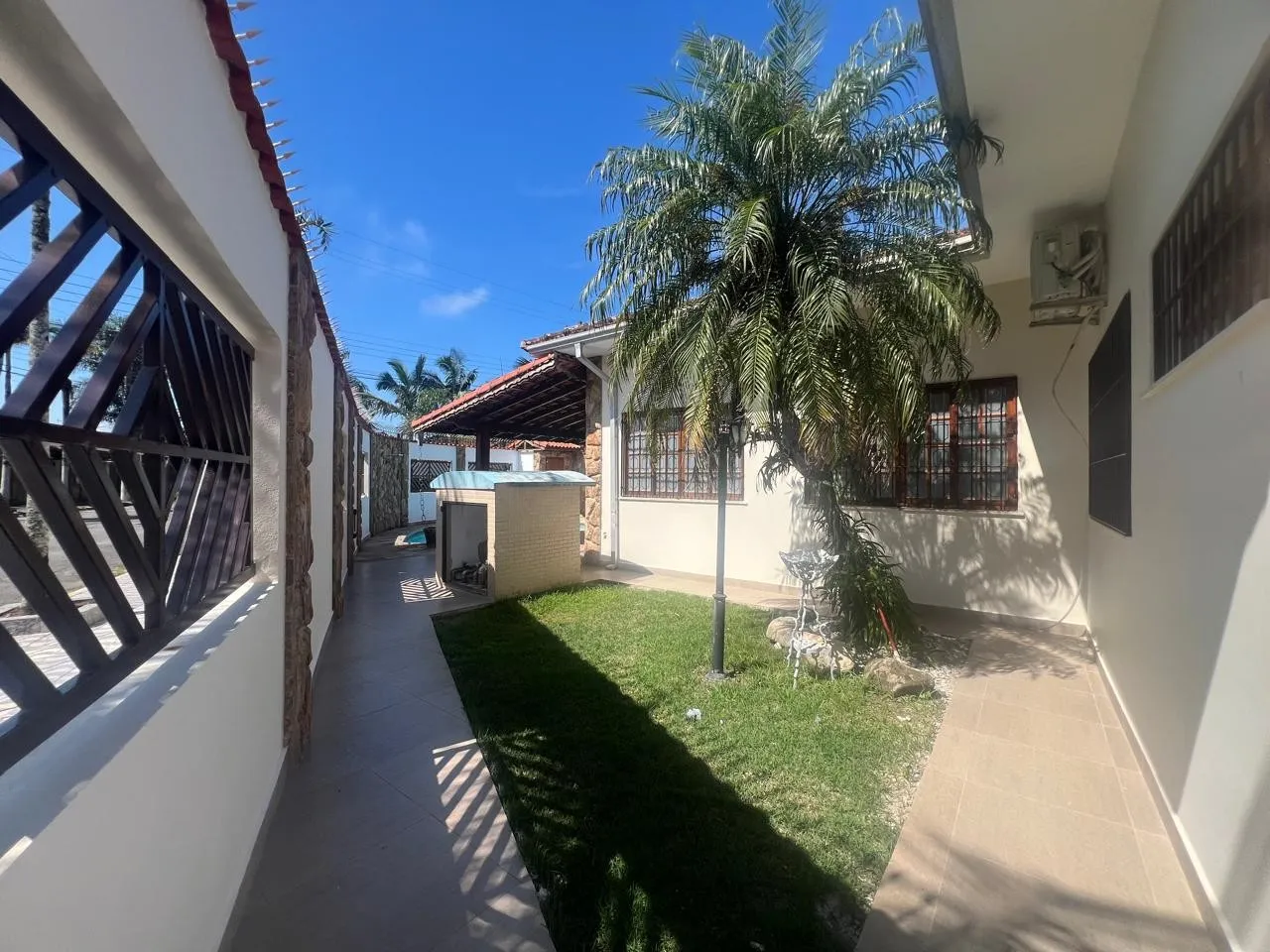 Imagem Casa para Venda em Praia Grande, Real, 3 dormitórios, 1 suíte, 2 banheiros, 4 vagas
