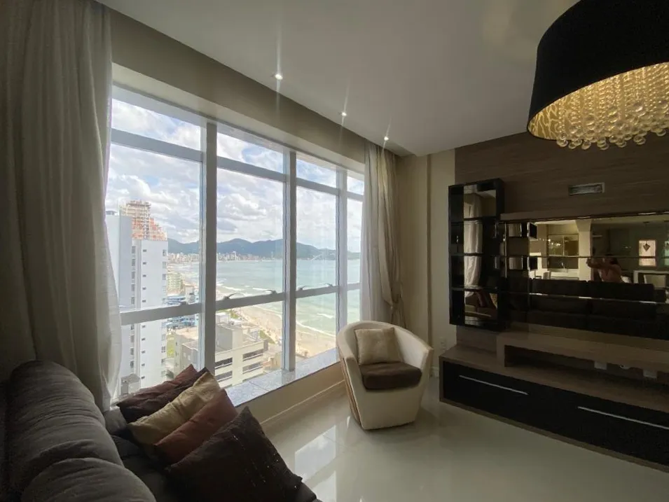 Imagem Apartamento com vista para o mar à venda com 190m2 por R$ 3.690.000,00
