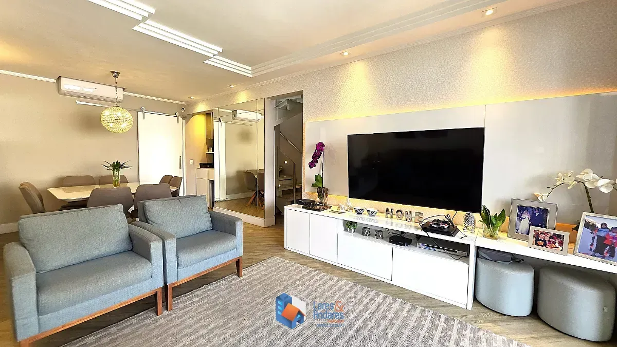 Imagem Cobertura para venda em Vila Hamburguesa com 4 quartos, sendo 2 suítes, 227m²