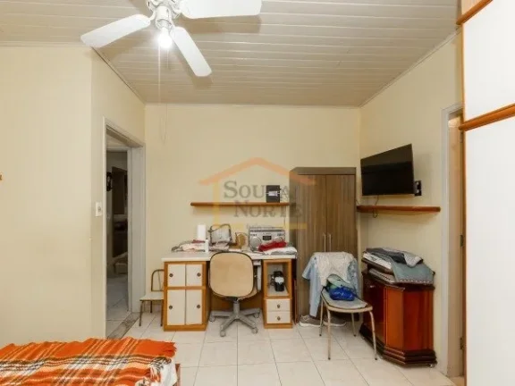 Imagem Casa Térrea, 104m², 8 dormitórios, sendo 2 suítes, 6 banheiros e 1 vaga de garagem. 

O imóvel ...