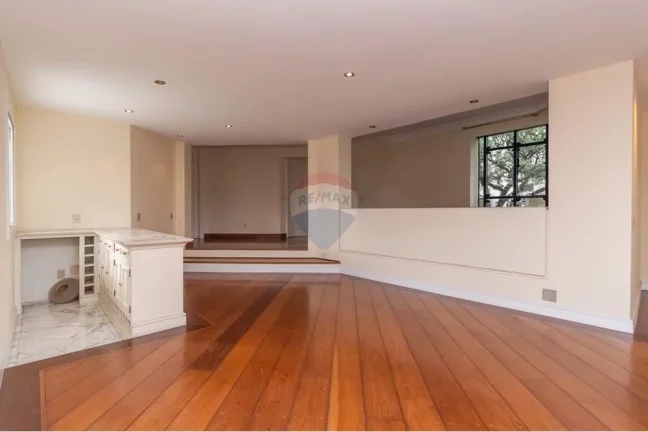 Imagem Amplo e Sofisticado Apartamento 350m² com Vista para o Pacaembu – Higienópolis / Pacaembu