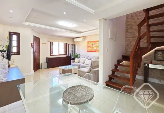 Imagem Casa completa com piscina em rua tranquila em um terreno de 200 m².

Residência no bairro Espírit...
