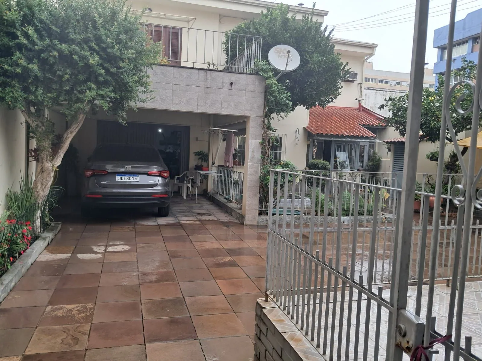 Imagem Terreno com 2 casas, totalizando 434,72m2. Excelente lotalização no coração do Menino Deus