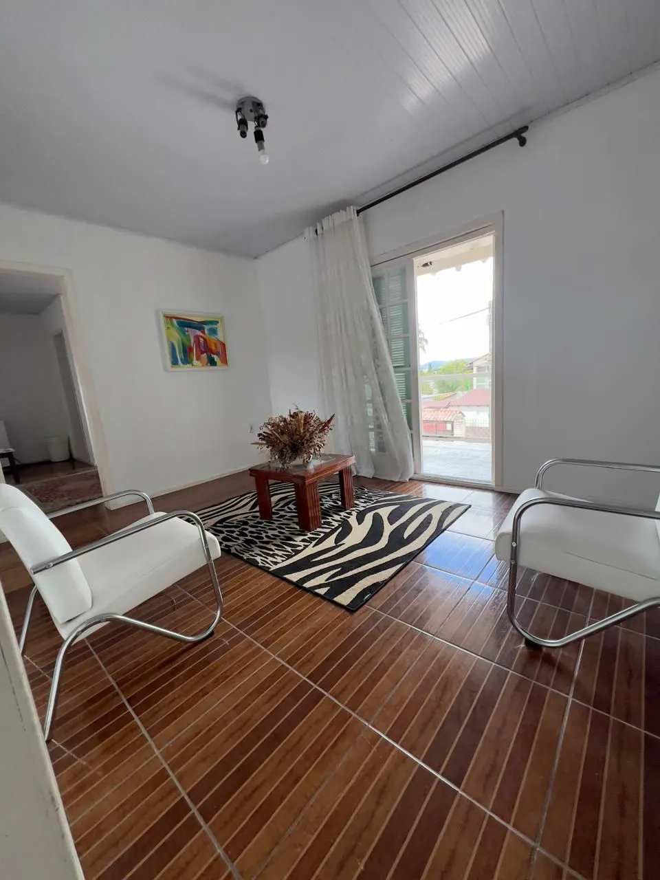 Imagem Ampla casa no Bairro Restinga 4 Dormitórios sendo um suíte