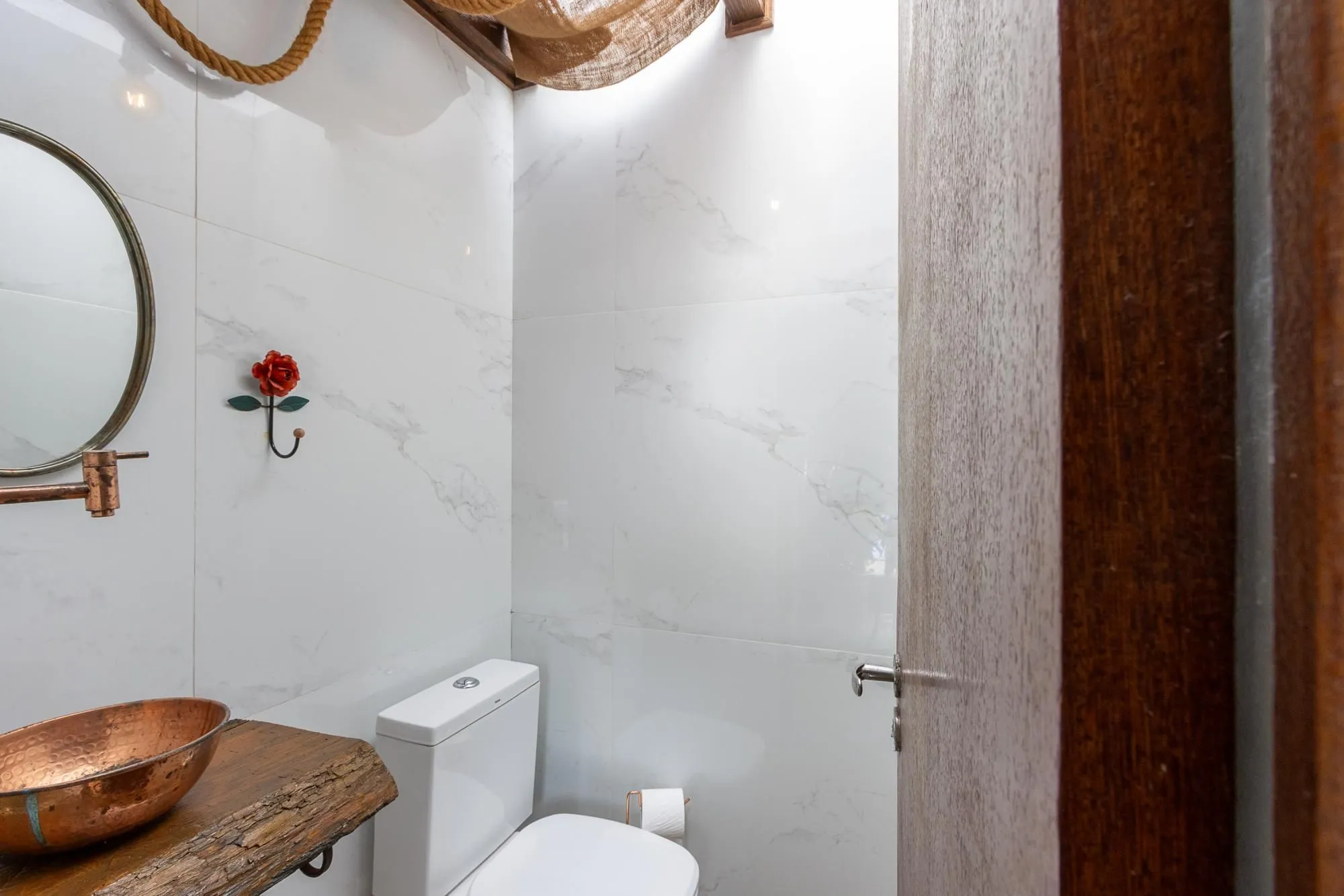 Imagem Casa térrea, 2 dormitórios, 1 suíte e 2 vagas no bairro Aberta dos Morros.