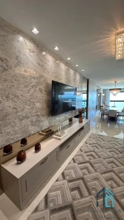 Imagem Apartamento Frente Mar, Semi mobiliado, 04 suítes, 04 vagas, Meia Praia em Itapema - SC