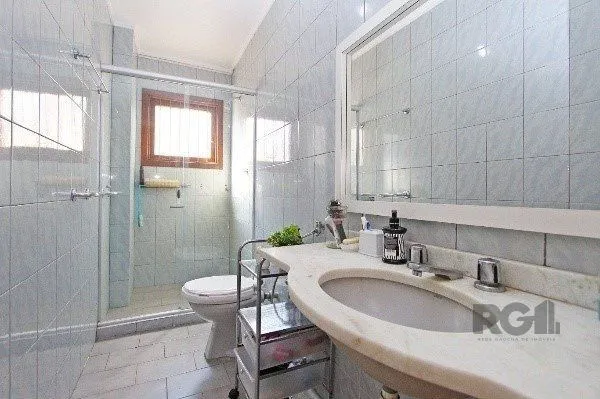 Imagem Vende-se bela cobertura 3 quartos com suíte, 2 vagas, dependencia completa em prédio com elevador - 220m² - Floresta