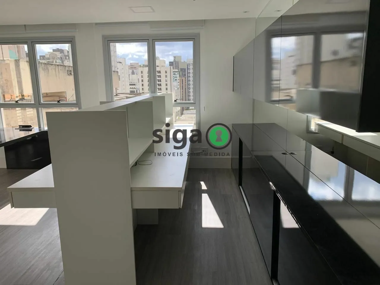 Imagem Conjunto Comercial Mobiliado no Vertex Moema com Vaga e Varanda.