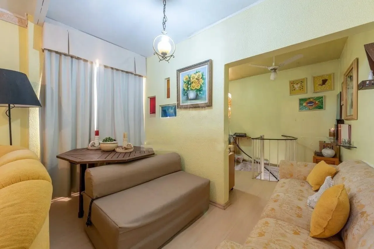 Imagem Casa de 3 dormitórios com 206m² à venda no Bairro Santa Tereza.