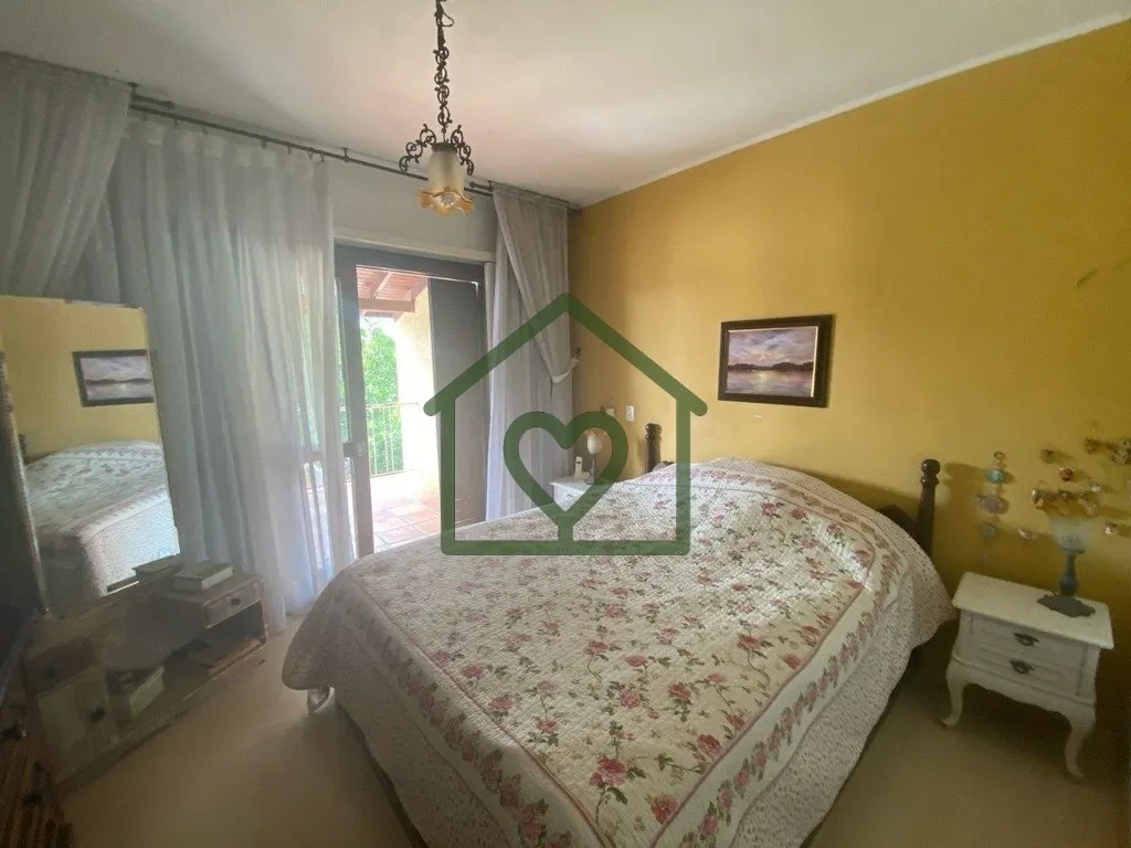 Imagem Ótima casa no Jardim do Salso, com 2 pavimentos, sendo o pavimento superior com 3 amplos dormitóri...