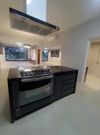 Imagem Sobrado em condominio com vista de frente pra a pedra grande