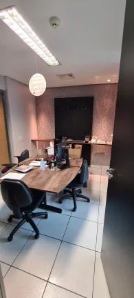 Imagem Conjunto Comercial à Venda em São Paulo-SP Várzea da Barra Funda 1 Sala 6 Vagas 204m² Área
