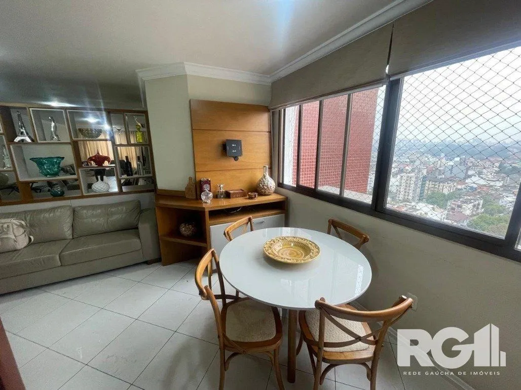 Imagem Apartamento com 3 dormitórios, 1 suíte, lavabo, 2 vagas cobertas, semimobiliado, churrasqueira e lareira.
