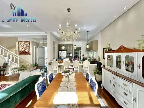 Imagem CASA NÉOCLÁSSICO, AMPLA EM TODOS AMBIENTES, PISCINA, 4 VAGAS, 4 SUÍTES.