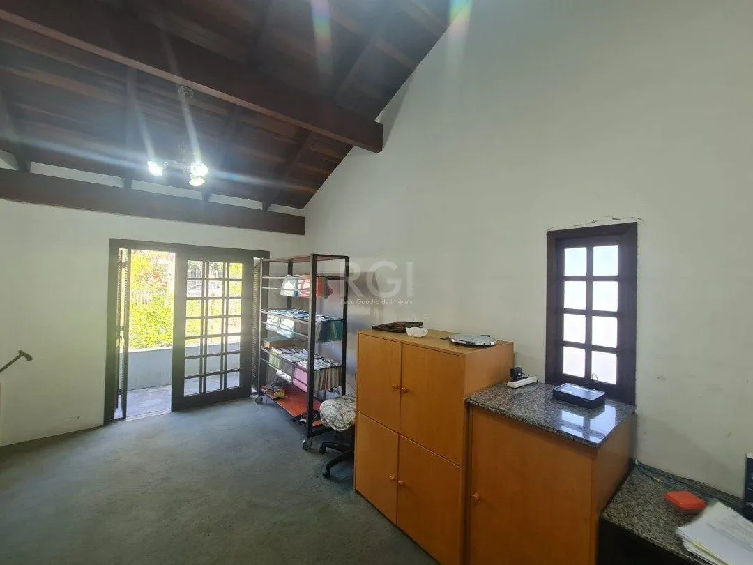 Imagem Casa para Venda - 464m², 5 dormitórios, sendo 4 suites, 4 vagas - Nonoai