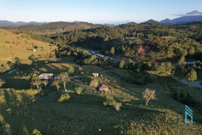 Imagem Chácara com 02 casas bem localizada, apenas 70km de Curitiba em Campina Grande do Sul PR