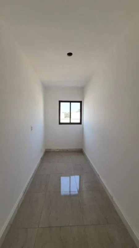 Imagem Casa duplex à venda, 3 quartos, 1 suíte, 2 vagas, Novo Centro - Santa Luzia/MG