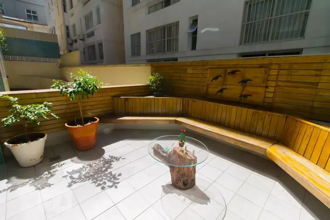 Imagem Apartamento com 2 Quartos à Venda, Locação ou Temporada, 68 m² em Centro - Florianópolis
