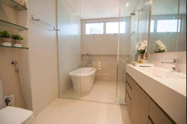 Imagem Apartamento com 3 dormitórios à venda, 153 m² por R$ 5.951.115,13 - Centro - Balneário Camboriú/SC
