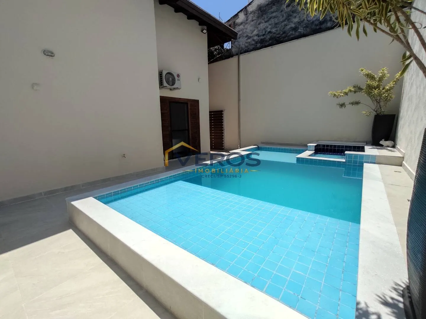Imagem Casa com Piscina a poucos metros da praia no Indaiá em Caraguá