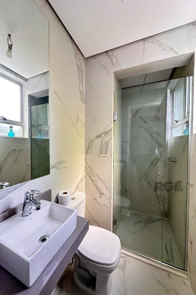 Imagem Vende-se apartaento 2 quartos com suíte e vaga coberta em região privilegiada - 72m² - Mont'Serrat