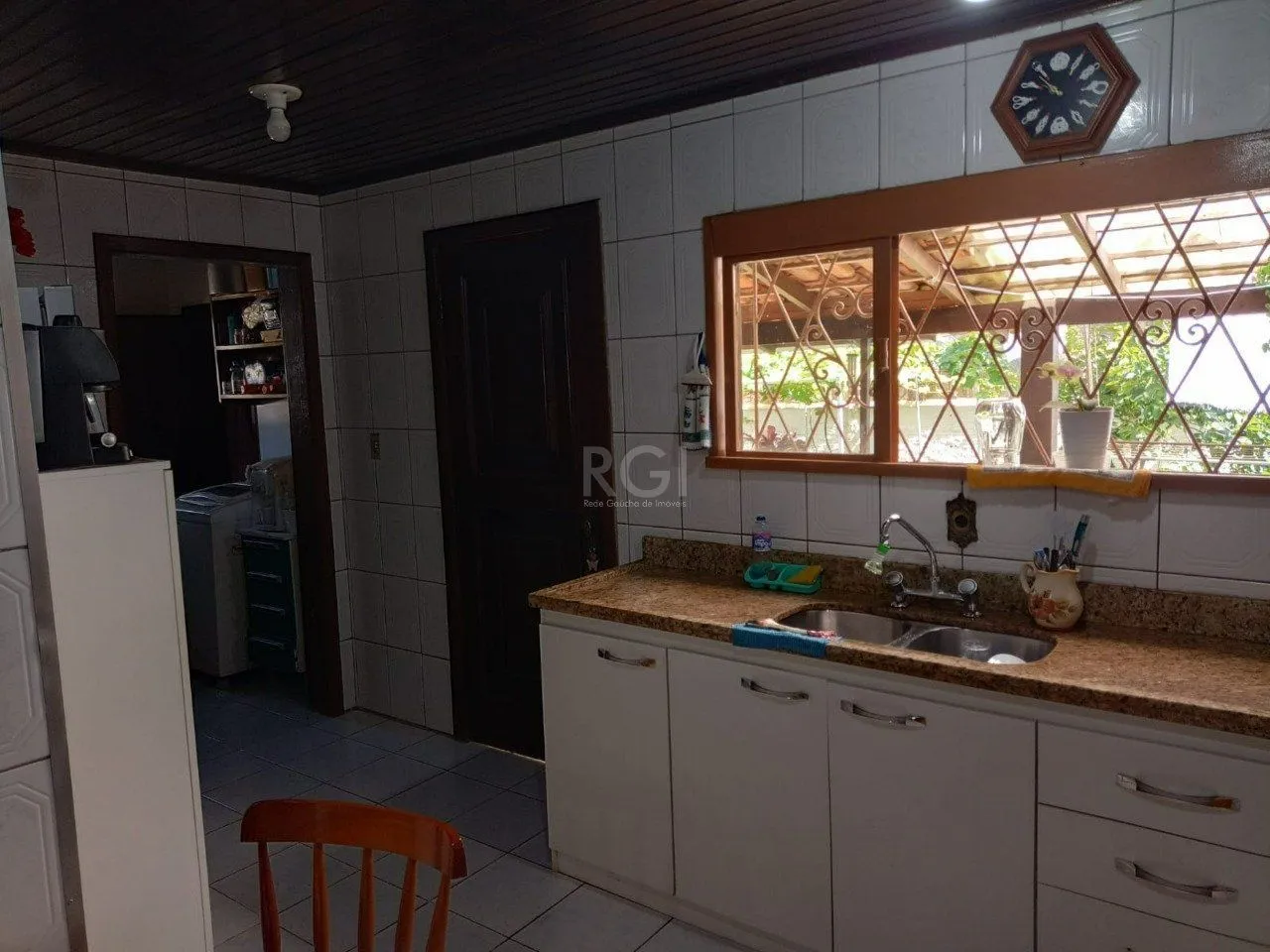 Imagem Casa 3 dormitórios, sendo 1 suite, 9 vagas - bairro Ponta Grossa Porto Alegre RS