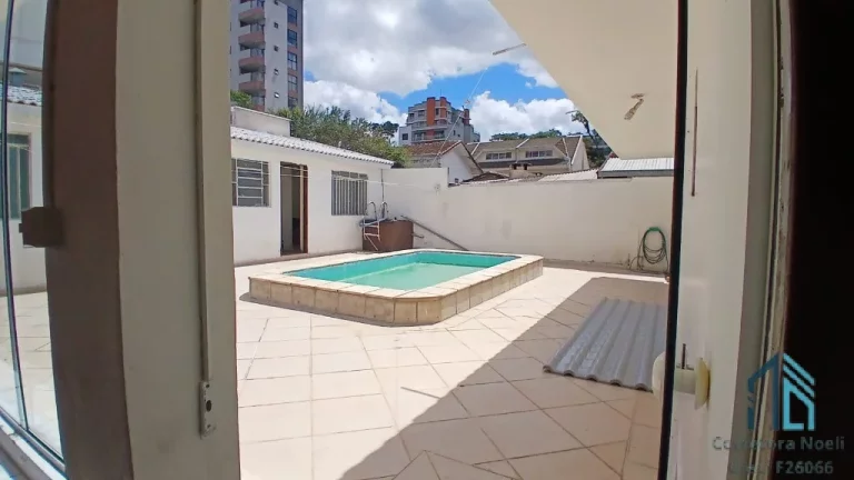 Imagem Casa térrea 04 quartos, edícula, ático, quintal, piscina, no Boa Vista em Curitiba PR
