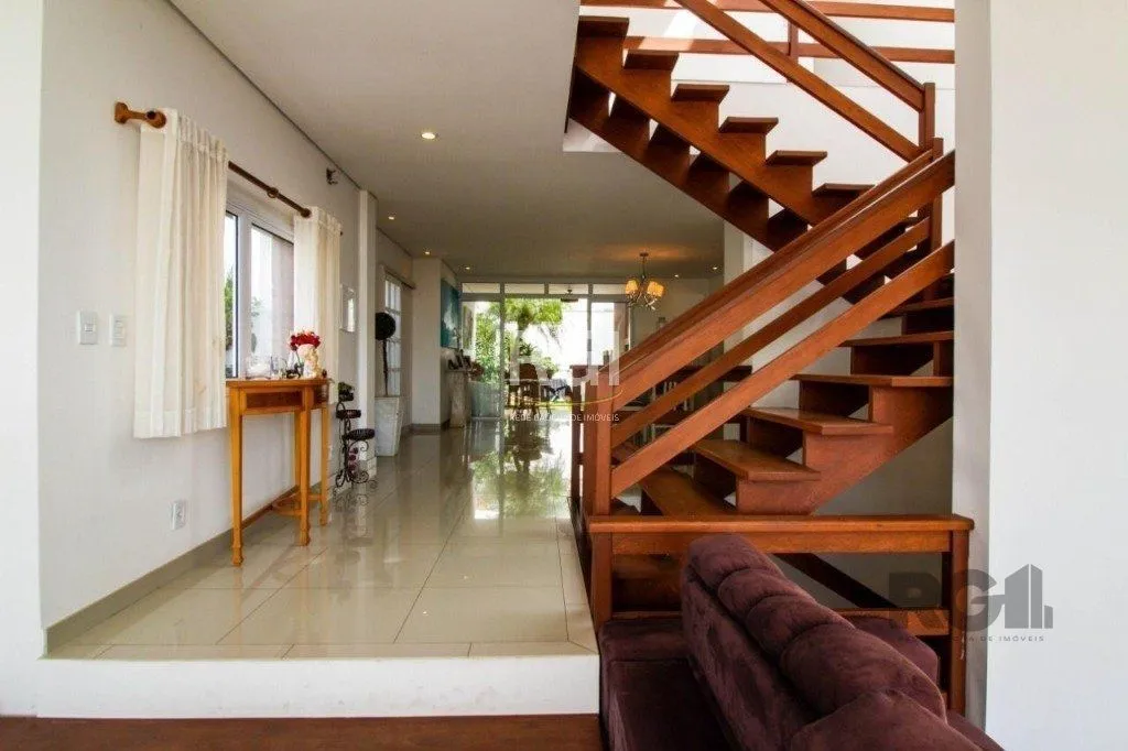 Imagem Casa para Venda - 300m², 3 dormitórios, sendo 1 suites, 4 vagas - Teresópolis