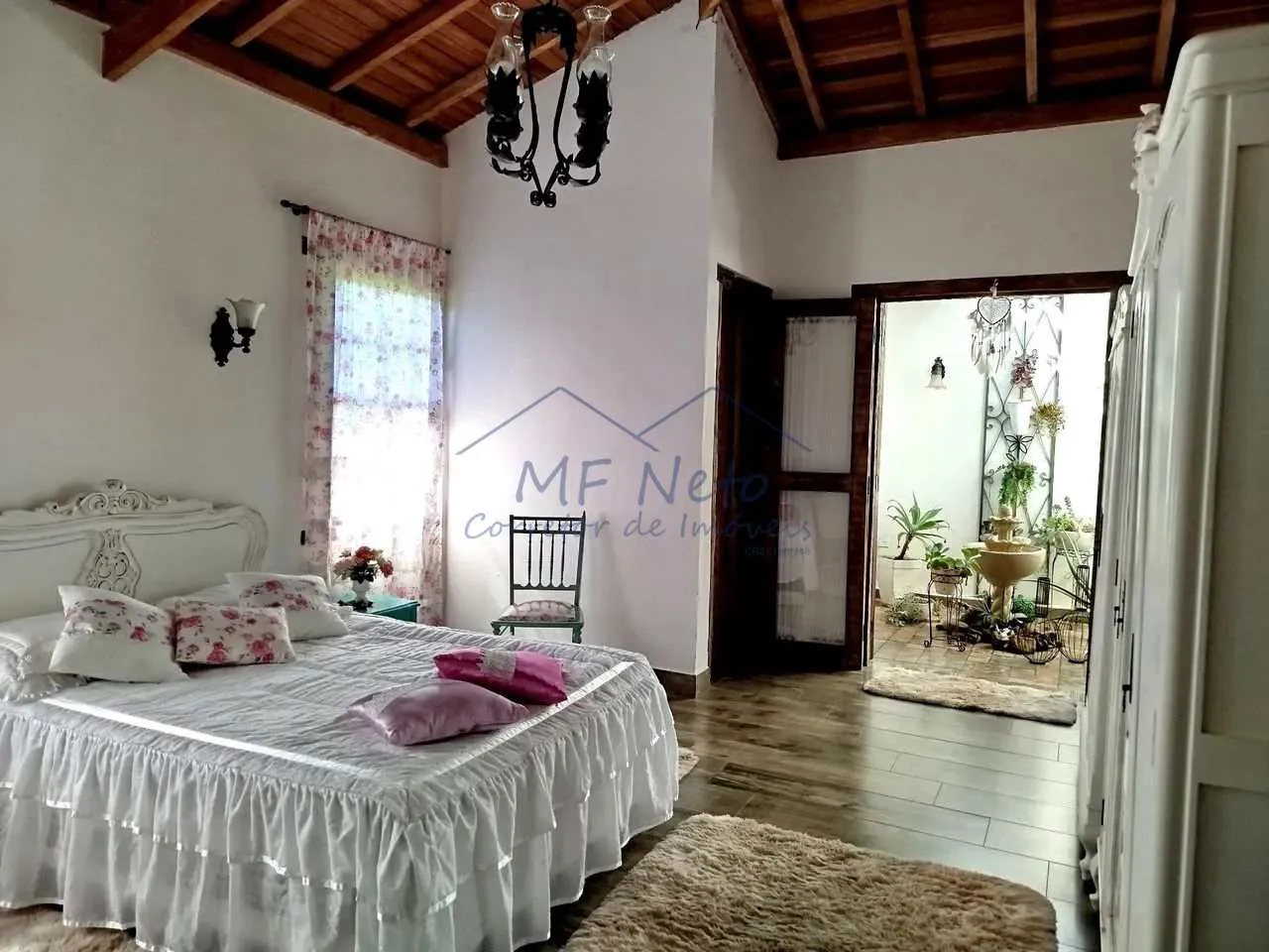 Imagem Casa em condomínio de chácaras à 300 m do centro

Área total 671 m2- área construída 240 M2

C...