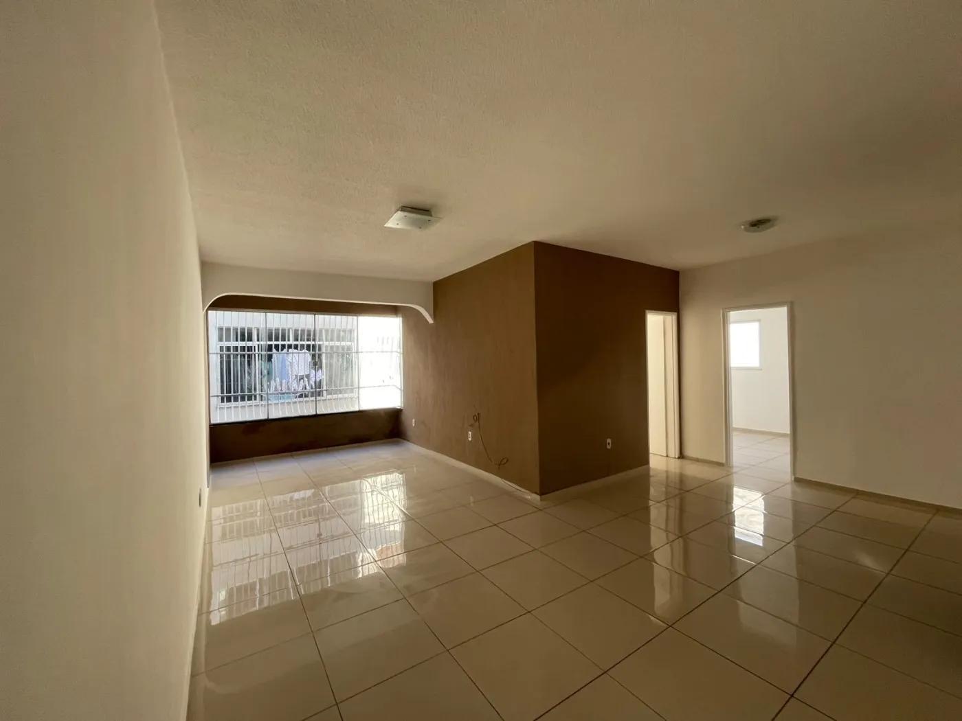 Foto do imóvel Apartamento para Venda em Fortaleza, Antônio Bezerra, 3 dormitórios, 1 suíte, 3 banheiros, 1 vaga em Avenida Mister Hull, 5329 - Antônio Bezerra, Fortaleza - CE