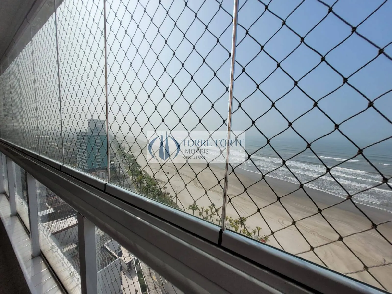 Imagem Maravilhoso apartamento 3 dormitórios, 1 suíte, 2 vagas pé na areia