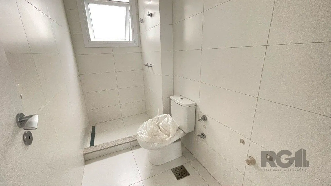 Imagem Casa em condomínio com 3 suítes, no bairro Pedra Redonda, Porto Alegre/RS